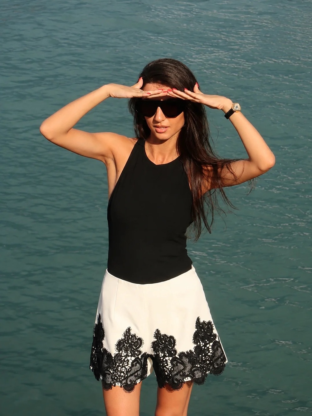 Contrast Lace Trim Mid-Waist Shorts